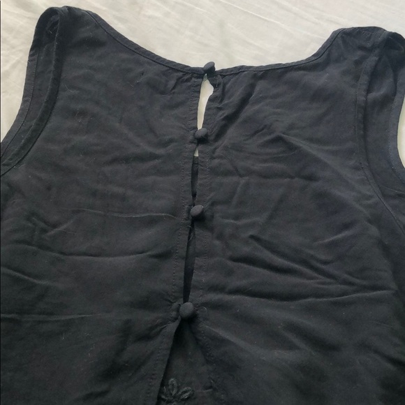 Scalloped black tank top - Picture 4 of 7